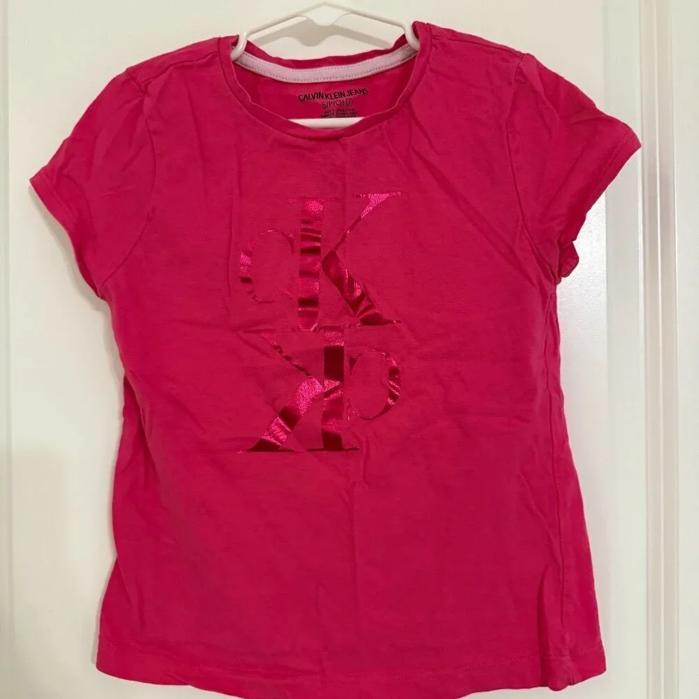 Calvin Klein T-Shirt Pink Metallic Foil Logo Graphic Kids Size 7 - Picture 2 of 4